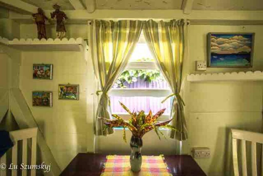Jacoway Inn Calibishie Exteriér fotografie