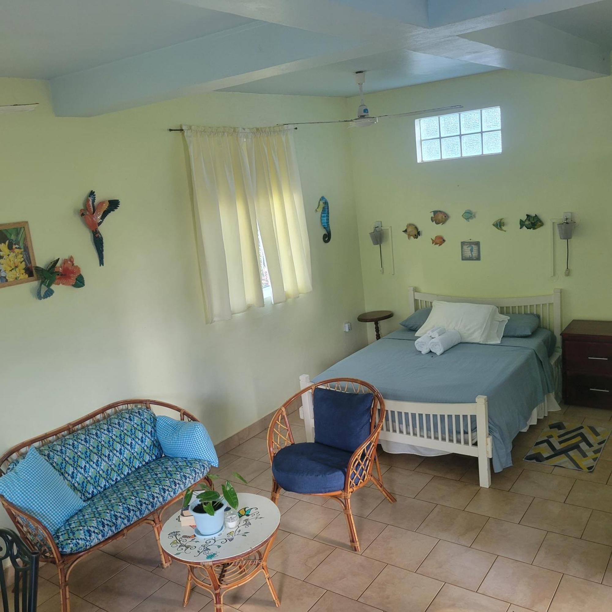 Jacoway Inn Calibishie Exteriér fotografie
